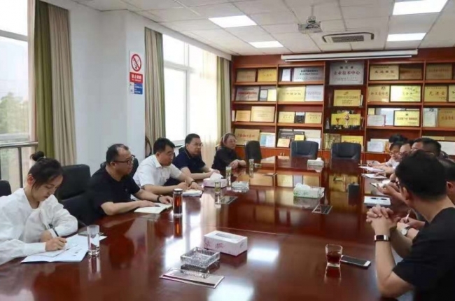 Zhou Guoqiang, member of the Standing Committee of the Tongxiang Municipal Party Committee and Minister of United Front Work, visited Jiaming to carry out the visit activities of "keep roots, ensure safety, and do practical things"